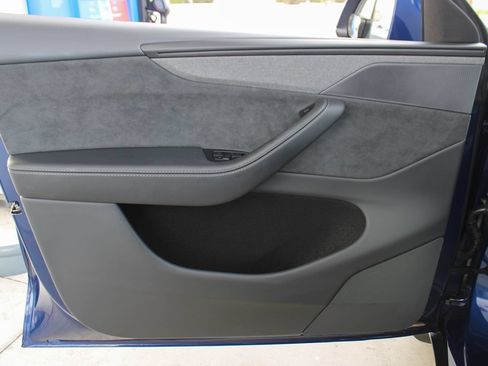 Used 2026 Tesla Model Y Long Range AWD/4WD image 40