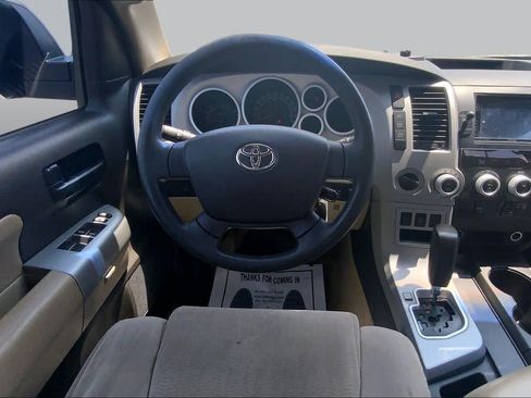 Used 2008 Toyota Sequoia SR5 w/ Moonroof & Roof Rack Pkg AWD/4WD image 5