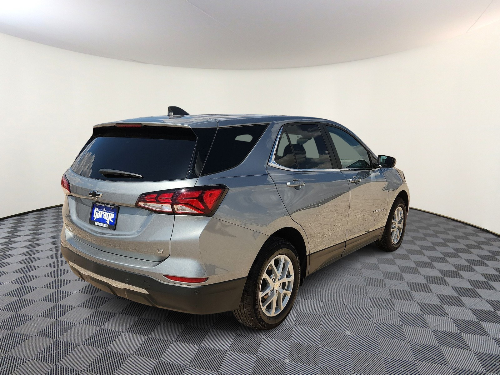 Used 2024 Chevrolet Equinox LT w/ LPO, Floor Liner Package FWD image 4