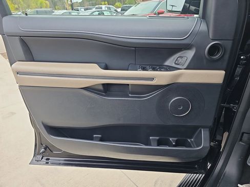 Used 2024 Ford Expedition Max XLT image 33