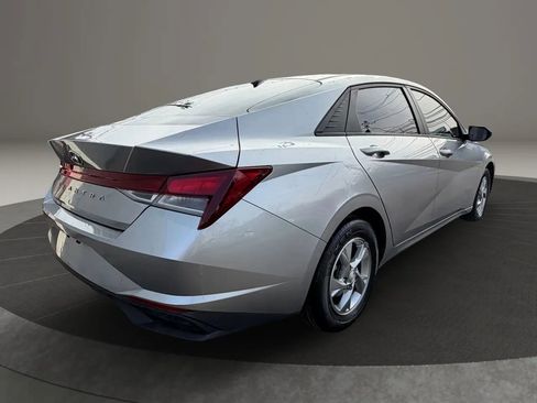 Used 2021 Hyundai Elantra SE image 5