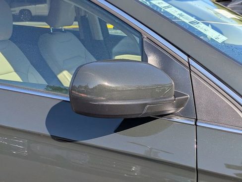 Used 2024 Ford Edge SEL w/ Convenience Package image 11