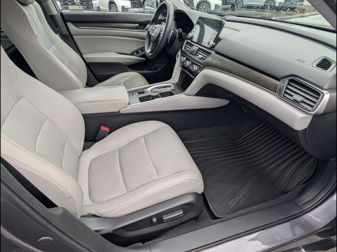Certified 2018 Honda Accord Touring image 17