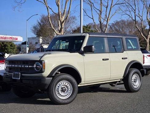 New 2025 Ford Bronco 4-Door image 2