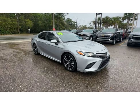 Used 2019 Toyota Camry SE image 8