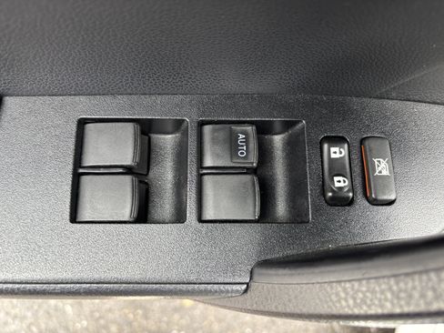 Used 2018 Toyota Corolla SE w/ Carpet Mat Package (TMS) FWD image 17