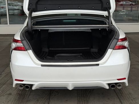 Used 2018 Toyota Camry XSE image 13