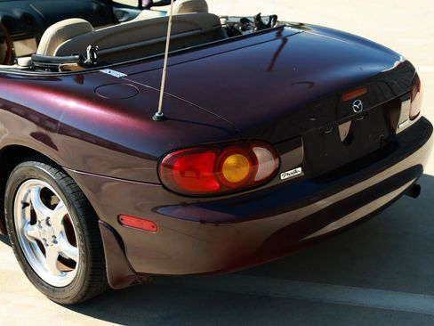 Used 2000 MAZDA MX-5 Miata RWD image 40