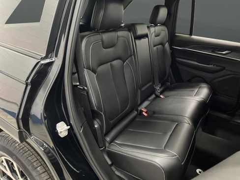 Used 2024 Jeep Grand Cherokee Limited image 32