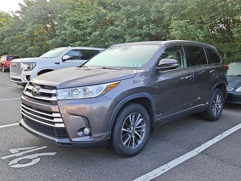 Used 2019 Toyota Highlander XLE AWD/4WD image 4