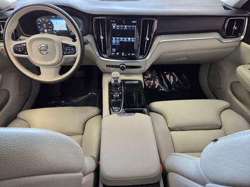 Used 2022 Volvo S60 T8 Inscription image 18