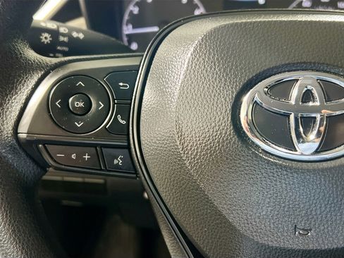 Used 2025 Toyota Corolla LE image 18