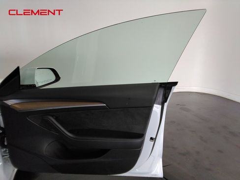 Used 2023 Tesla Model 3 Standard Range image 33