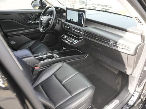 Used 2024 Lincoln Corsair FWD image 17