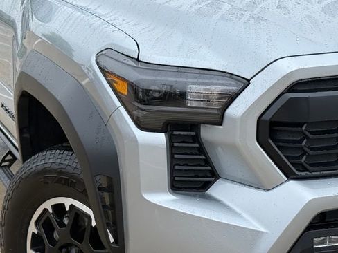 Used 2026 Toyota Tacoma TRD Off-Road AWD/4WD image 3