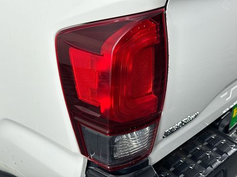 Used 2022 Toyota Tacoma SR image 31