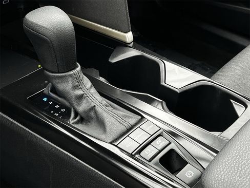 Used 2025 Toyota Camry LE image 17