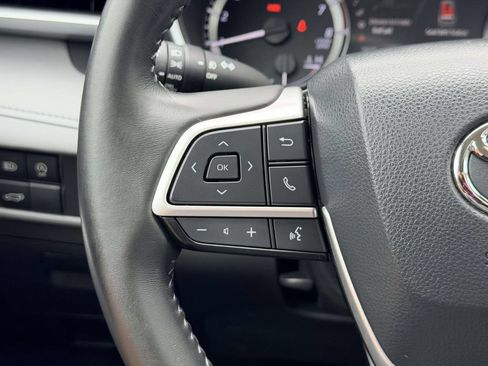 Used 2023 Toyota Highlander XLE AWD/4WD image 8