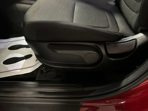 Used 2025 Hyundai Tucson SE AWD/4WD image 11