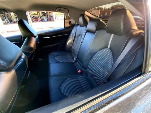 Used 2022 Toyota Camry SE image 19