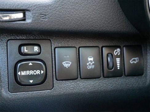 Used 2012 Toyota Highlander SE w/ Tow Pkg image 26