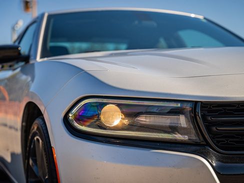 Used 2019 Dodge Charger SXT image 11