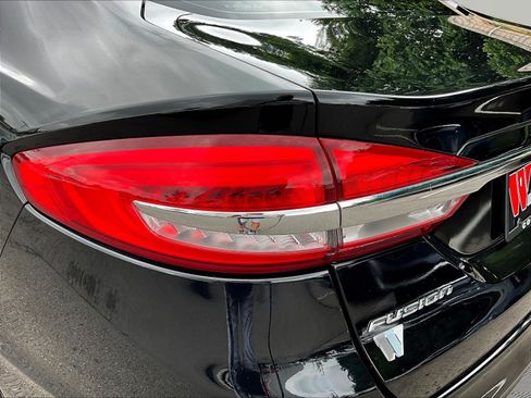 Used 2017 Ford Fusion SE w/ Fusion SE Technology Package FWD image 23
