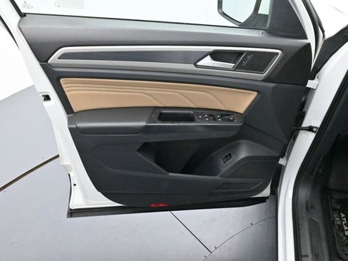 Used 2020 Volkswagen Atlas Cross Sport SEL image 11