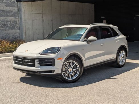 Certified 2026 Porsche Cayenne E-Hybrid AWD/4WD image 1