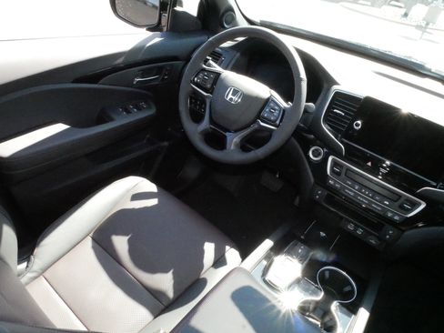 Used 2026 Honda Ridgeline Black Edition image 9