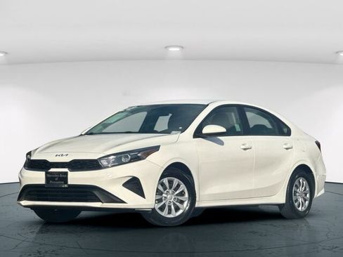 Used 2022 Kia Forte Sedan image 2