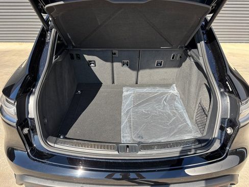 Certified 2025 Porsche Macan image 24