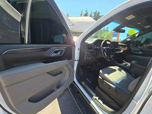 Used 2021 Chevrolet Tahoe Z71 w/ Luxury Package AWD/4WD image 21