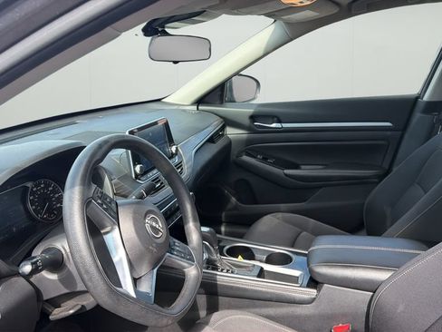 Used 2023 Nissan Altima 2.5 SV FWD image 9