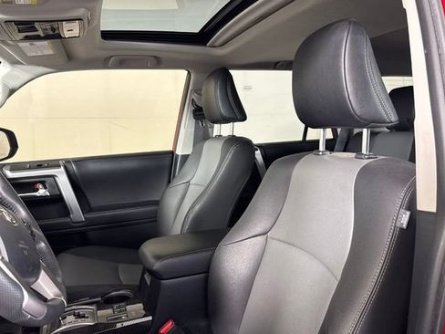Used 2020 Toyota 4Runner SR5 Premium w/ Moonroof Package RWD image 19