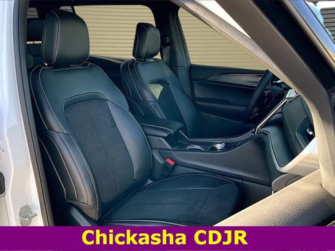 New 2025 Jeep Grand Cherokee L Altitude image 11