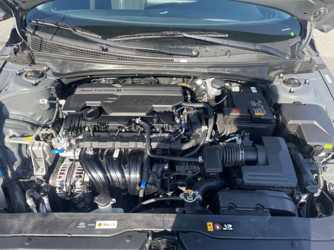 Used 2025 Hyundai Elantra SEL image 32