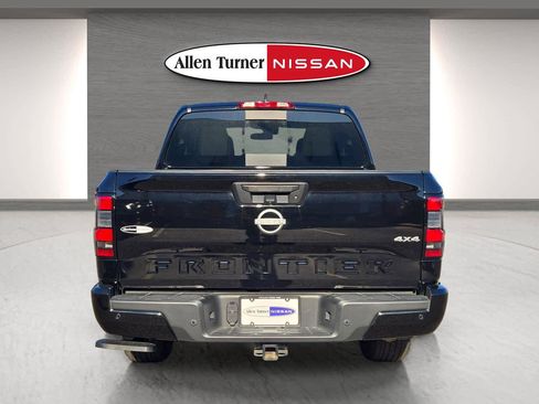 Used 2025 Nissan Frontier SV image 8