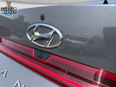 Used 2023 Hyundai Elantra Limited FWD image 18