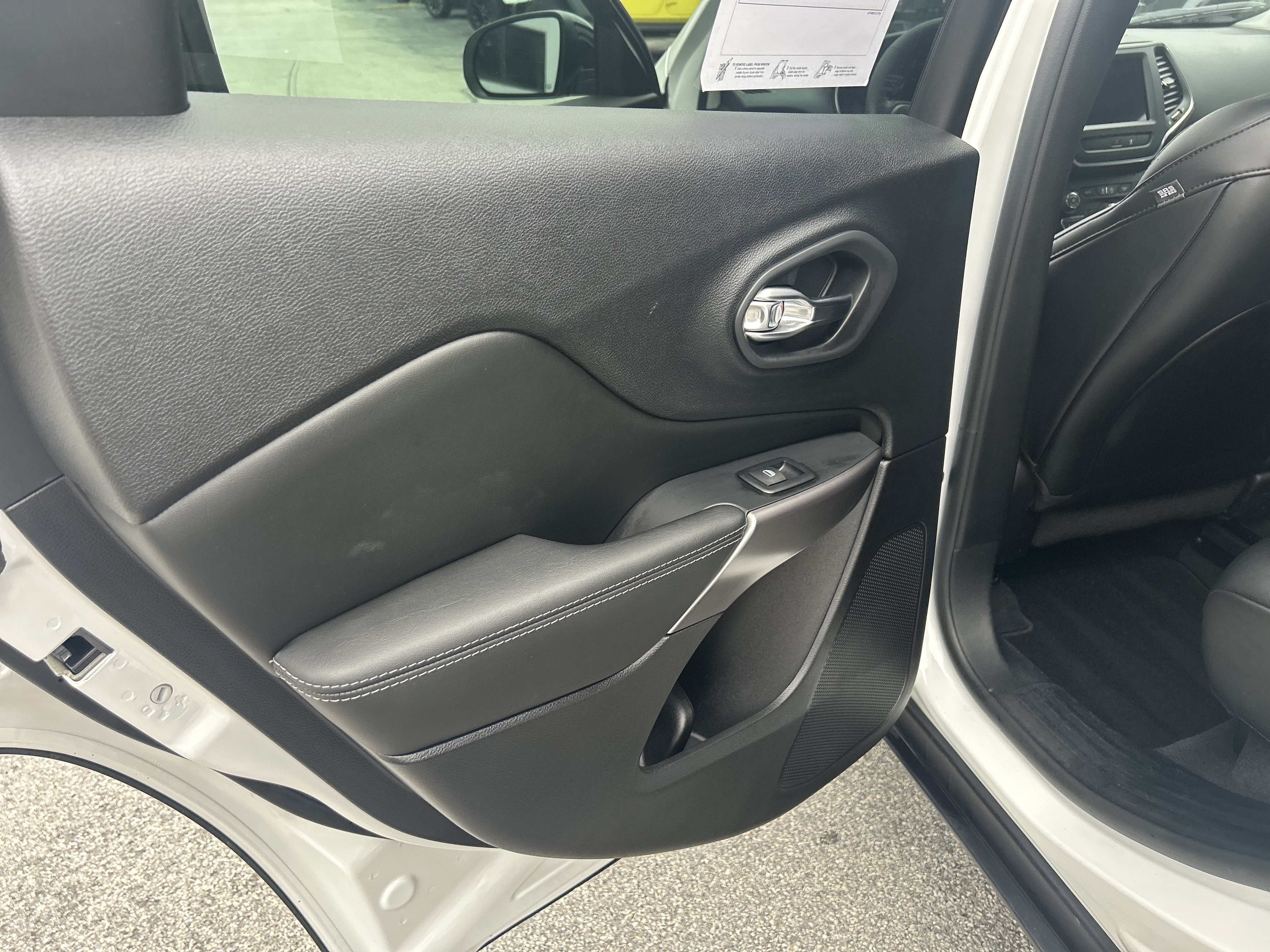 Certified 2022 Jeep Cherokee Latitude Lux FWD image 14