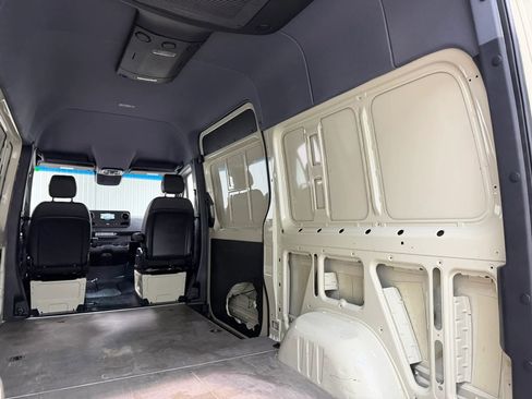 Used 2022 Mercedes-Benz Sprinter 2500 image 27