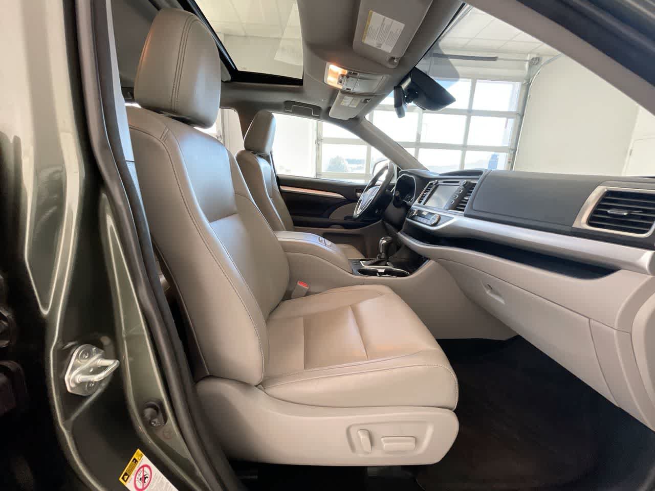 Used 2018 Toyota Highlander XLE AWD/4WD image 26