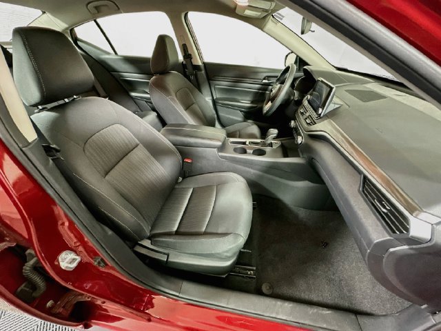 Used 2025 Nissan Altima 2.5 SV FWD image 26