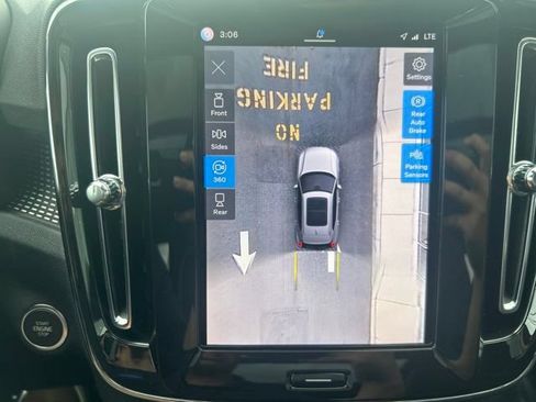 Certified 2025 Volvo XC40 B5 Plus AWD/4WD image 25
