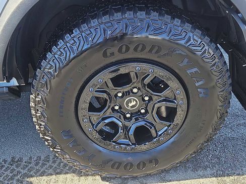 Used 2023 Ford Bronco Wildtrak image 8