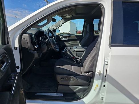 Used 2024 Chevrolet Silverado 1500 LT w/ Z71 Off-Road Package AWD/4WD image 19