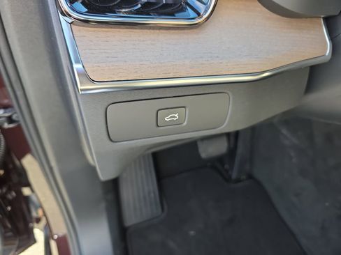 New 2026 Volvo XC90 B5 Plus w/ Protection Package Premier image 12