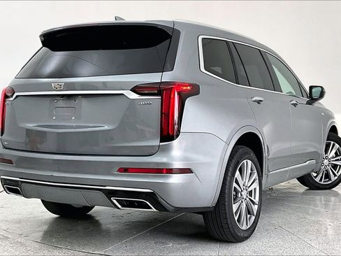 Used 2025 Cadillac XT6 Premium Luxury image 2