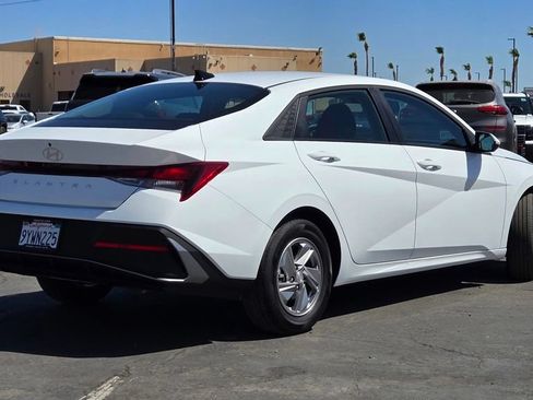 Used 2026 Hyundai Elantra SE FWD image 4