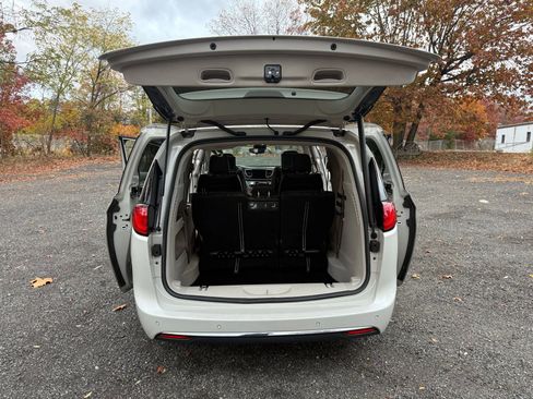 Used 2017 Chrysler Pacifica Touring-L Plus image 19